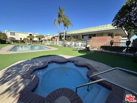 Photo of 5301 Balboa Boulevard #F8, Encino, CA 91316 (MLS # 26664529)