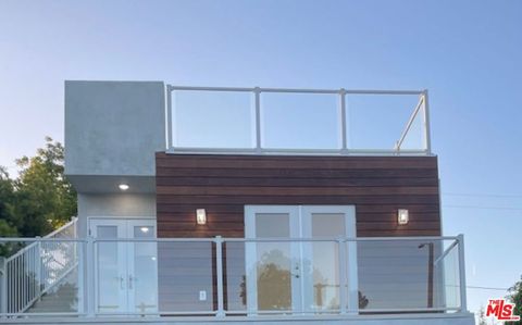 Photo of 245 Windward Avenue, Venice, CA 90291 (MLS # 26838499)