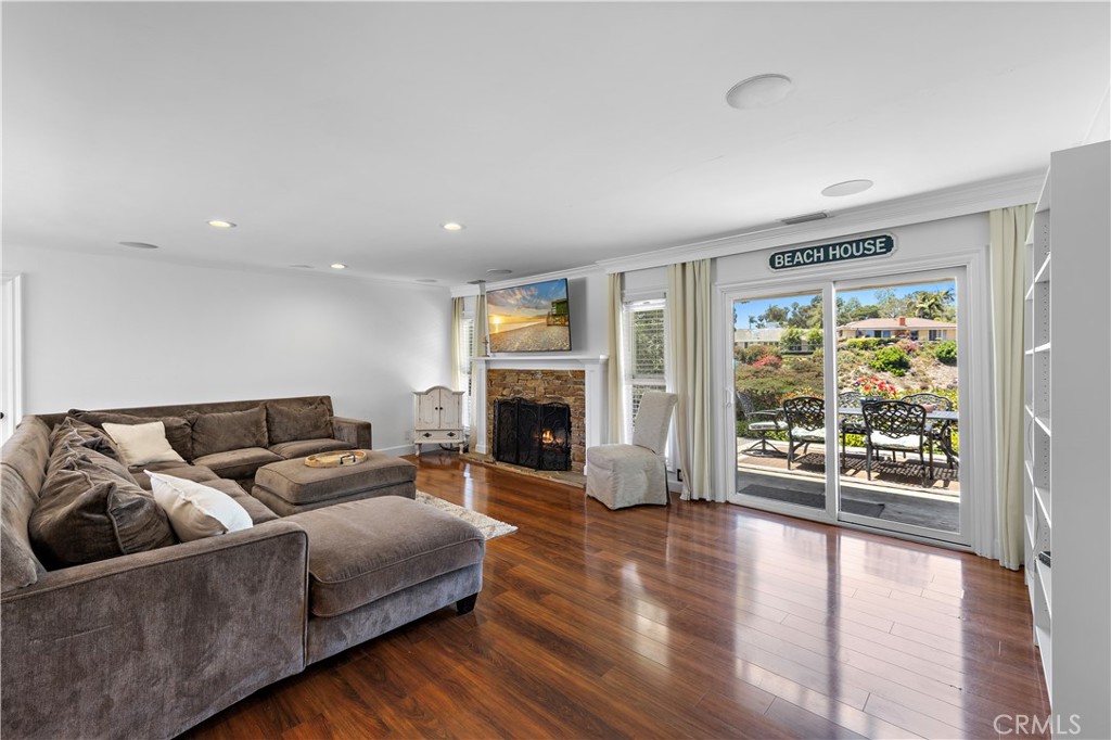 2805 Via Montecito