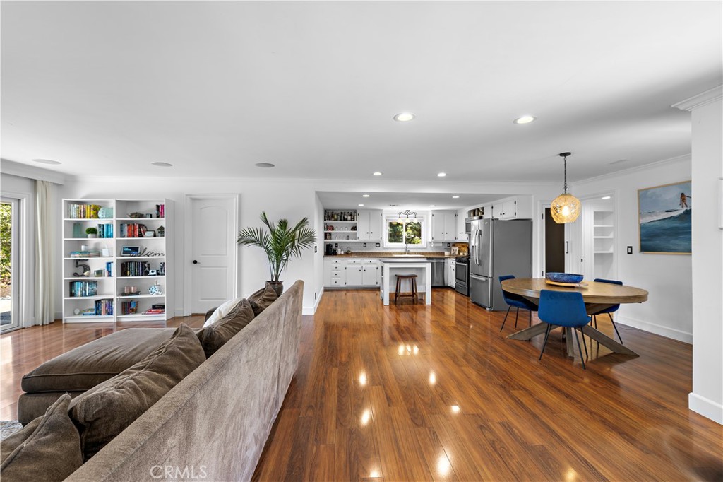 2805 Via Montecito