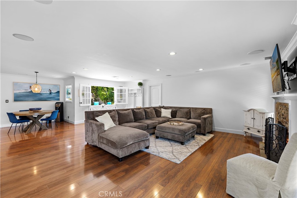 2805 Via Montecito