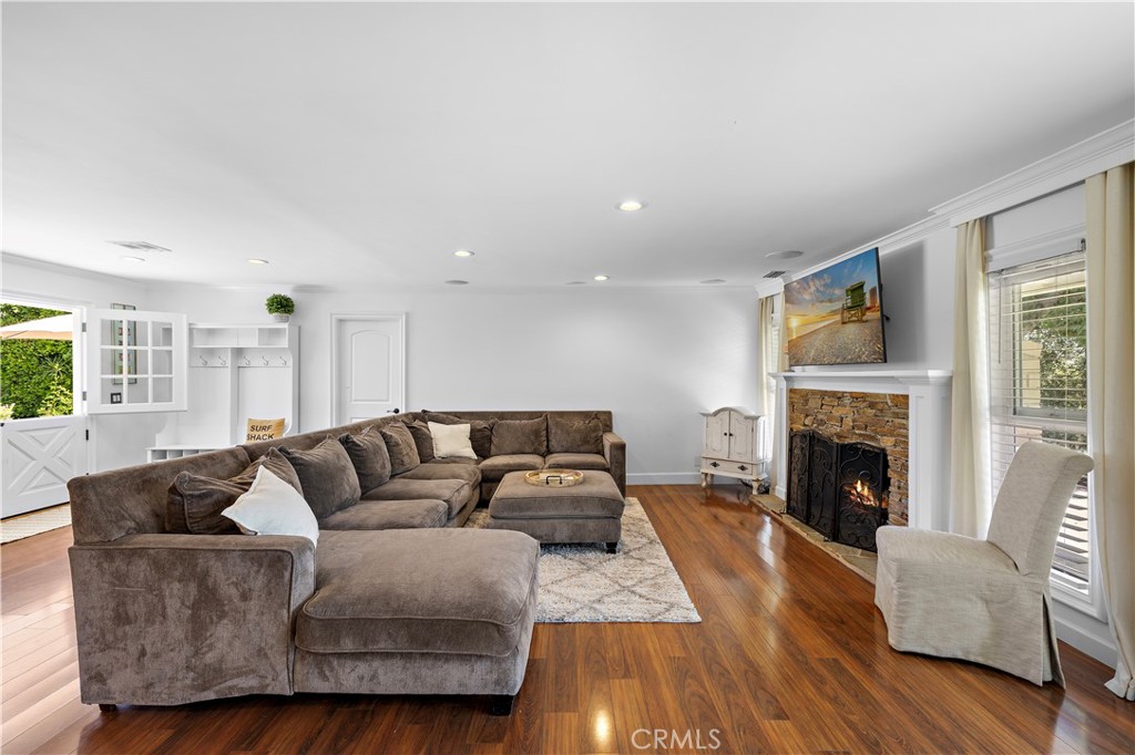 2805 Via Montecito
