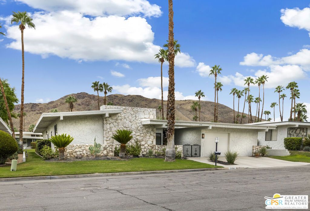 Photo of 2194 S La Paz Way, Palm Springs, CA 92264 (MLS # 25595639PS)