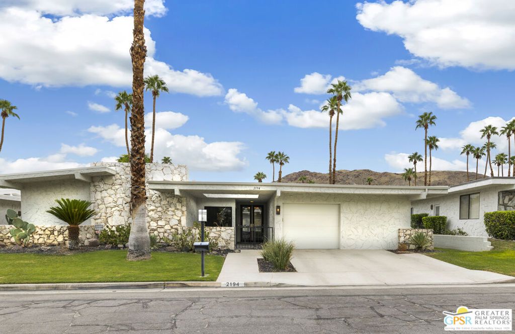 Photo of 2194 S La Paz Way, Palm Springs, CA 92264 (MLS # 25595639PS)