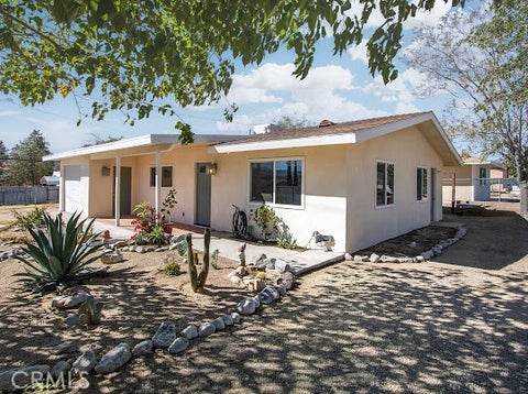 Photo of 55897 Coyote Trl, Yucca Valley, CA 92284 (MLS # JT26215498)