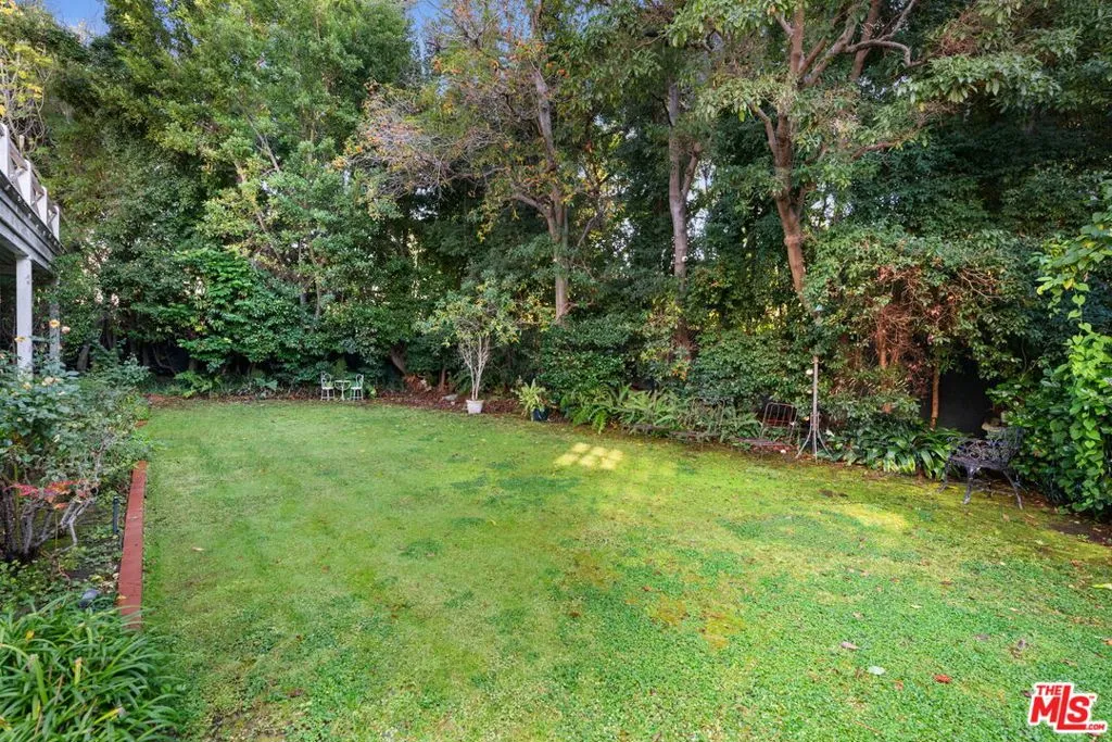 Los Angeles, California 90049, United States, 5 Bedrooms Bedrooms, ,5 BathroomsBathrooms,Residential,Active,250220