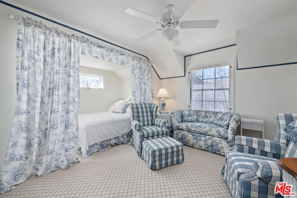 Los Angeles, California 90049, United States, 5 Bedrooms Bedrooms, ,5 BathroomsBathrooms,Residential,Active,250220