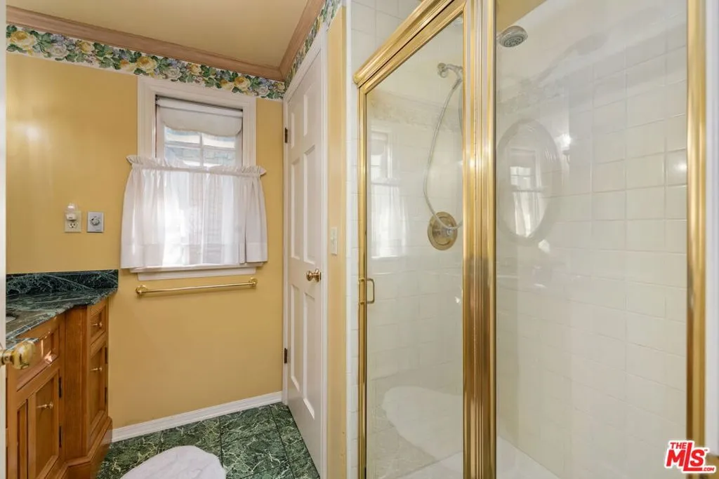 Los Angeles, California 90049, United States, 5 Bedrooms Bedrooms, ,5 BathroomsBathrooms,Residential,Active,250220