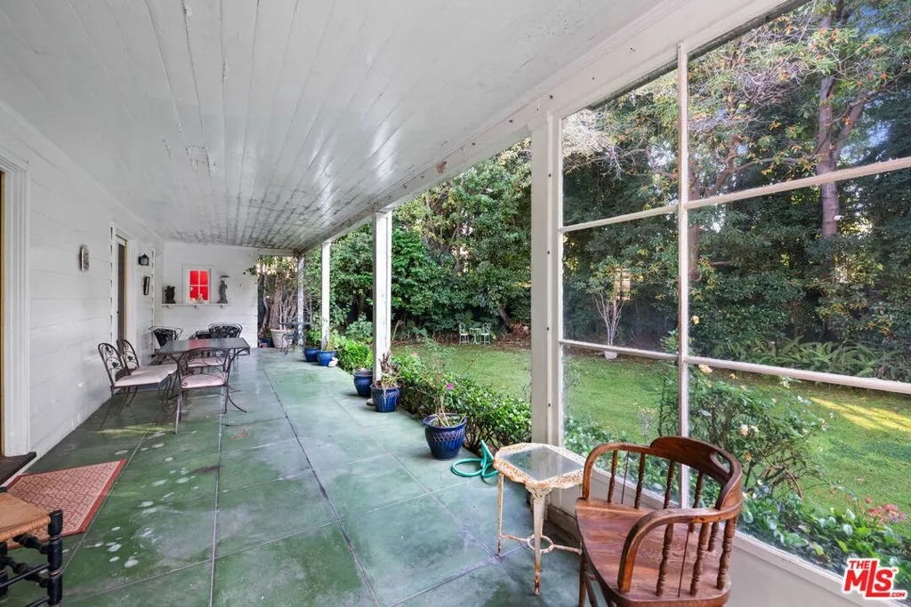 Los Angeles, California 90049, United States, 5 Bedrooms Bedrooms, ,5 BathroomsBathrooms,Residential,Active,250220