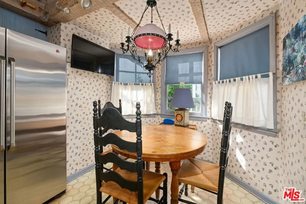 Los Angeles, California 90049, United States, 5 Bedrooms Bedrooms, ,5 BathroomsBathrooms,Residential,Active,250220