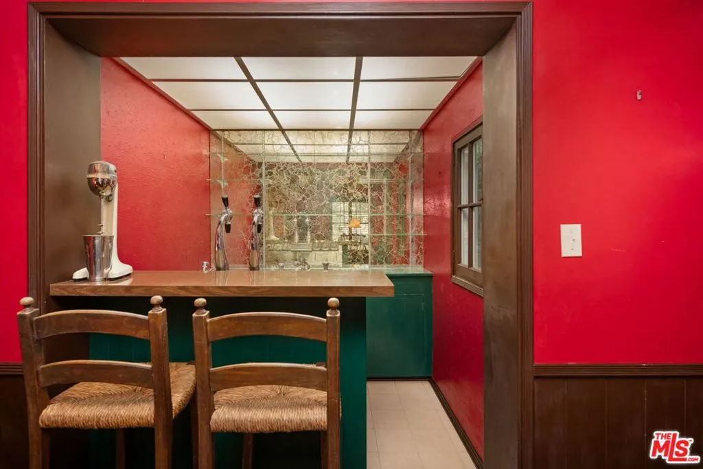 Los Angeles, California 90049, United States, 5 Bedrooms Bedrooms, ,5 BathroomsBathrooms,Residential,Active,250220