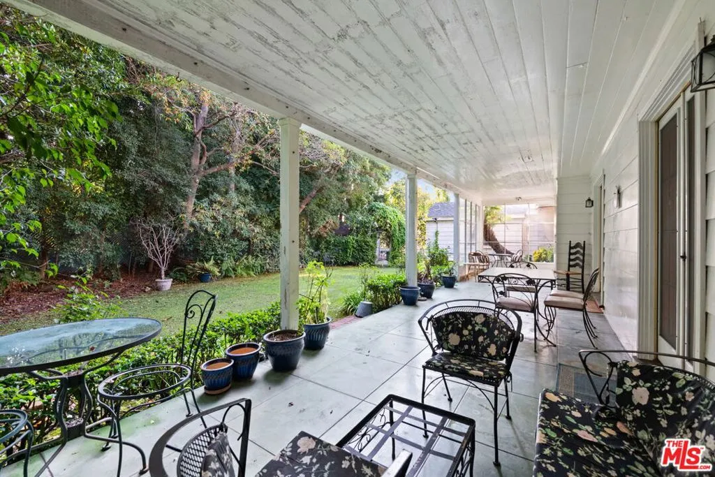 Los Angeles, California 90049, United States, 5 Bedrooms Bedrooms, ,5 BathroomsBathrooms,Residential,Active,250220