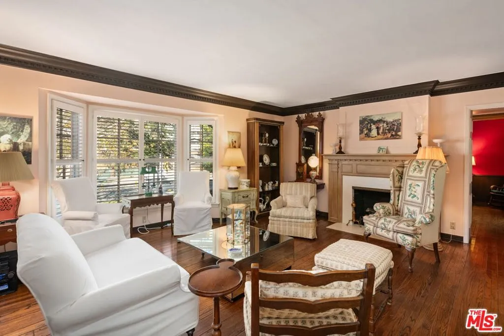 Los Angeles, California 90049, United States, 5 Bedrooms Bedrooms, ,5 BathroomsBathrooms,Residential,Active,250220