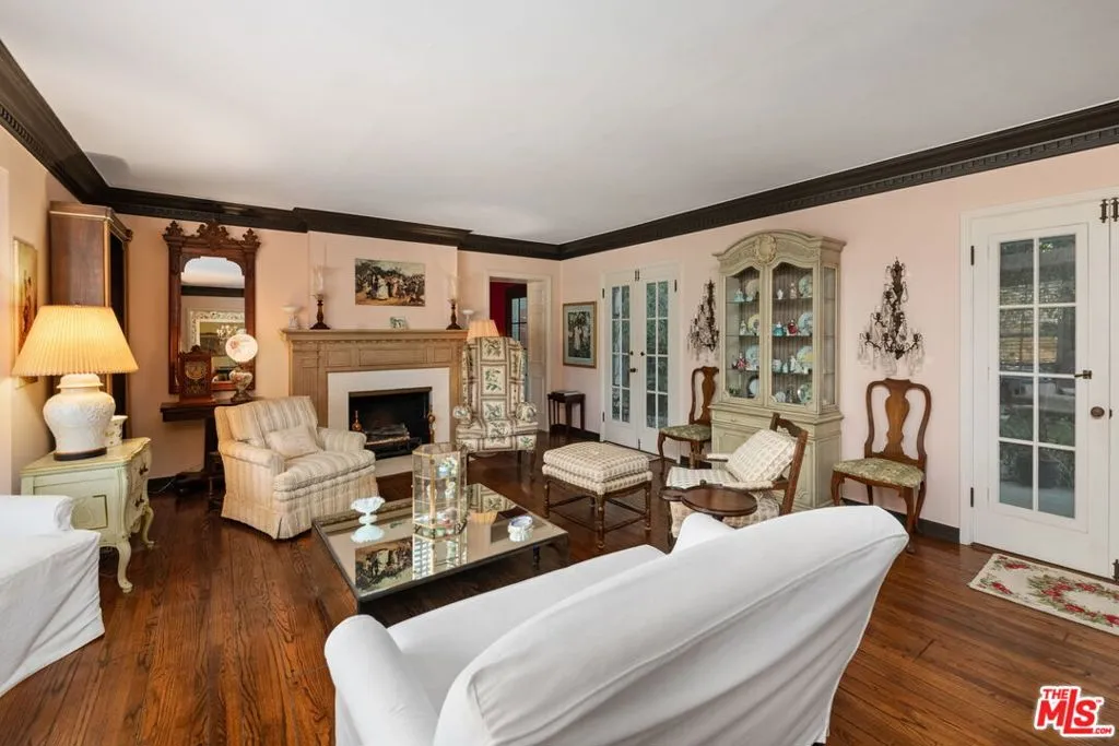 Los Angeles, California 90049, United States, 5 Bedrooms Bedrooms, ,5 BathroomsBathrooms,Residential,Active,250220