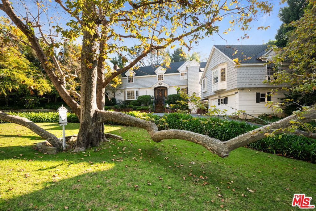 Photo of 11324 Sunset Boulevard, Los Angeles, CA 90049 (MLS # 25623223)