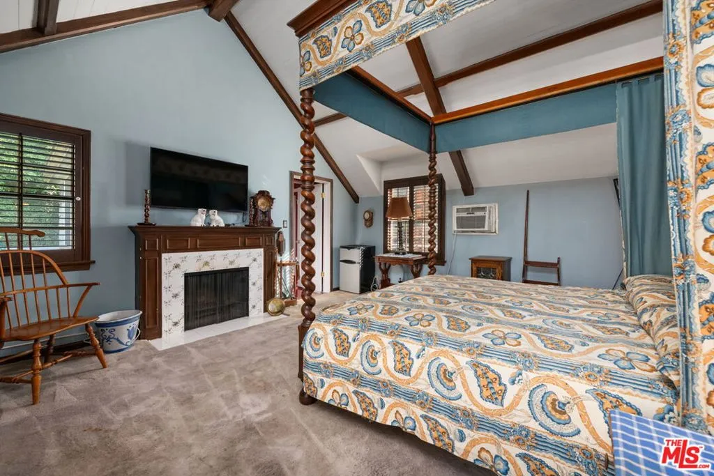 Los Angeles, California 90049, United States, 5 Bedrooms Bedrooms, ,5 BathroomsBathrooms,Residential,Active,250220