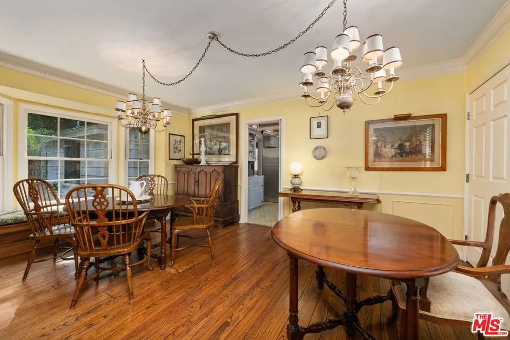 Los Angeles, California 90049, United States, 5 Bedrooms Bedrooms, ,5 BathroomsBathrooms,Residential,Active,250220