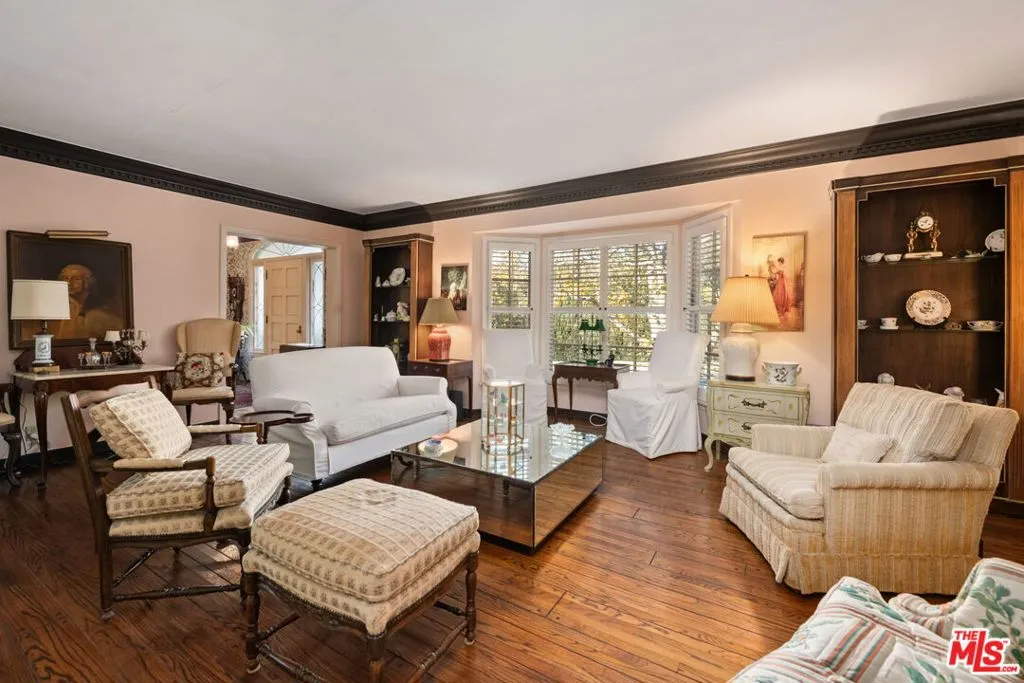 Los Angeles, California 90049, United States, 5 Bedrooms Bedrooms, ,5 BathroomsBathrooms,Residential,Active,250220