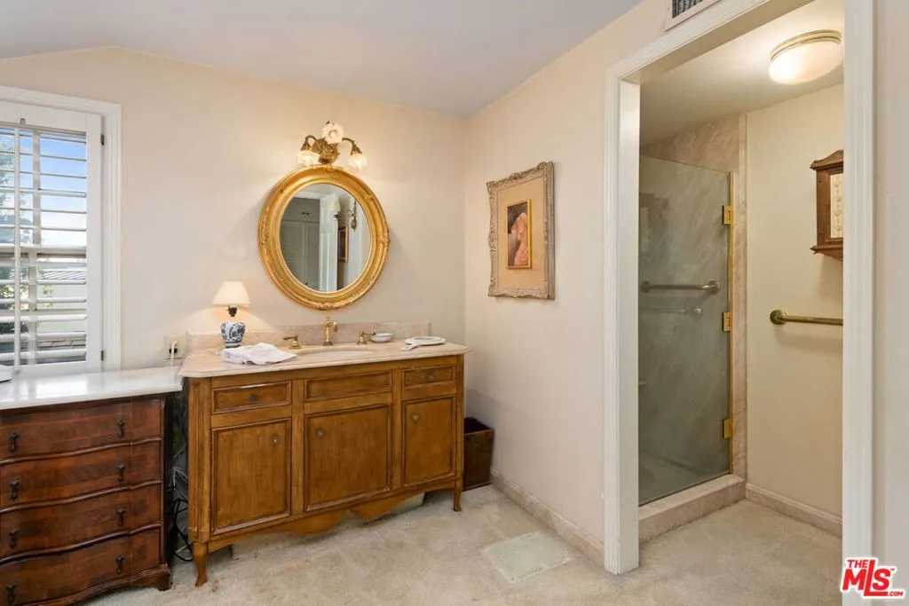 Los Angeles, California 90049, United States, 5 Bedrooms Bedrooms, ,5 BathroomsBathrooms,Residential,Active,250220