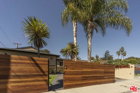 Photo of 977 Vernon Avenue, Venice, CA 90291 (MLS # 25601743) Photo of 977 Vernon Avenue, Venice, CA 90291 (MLS # 25601743)