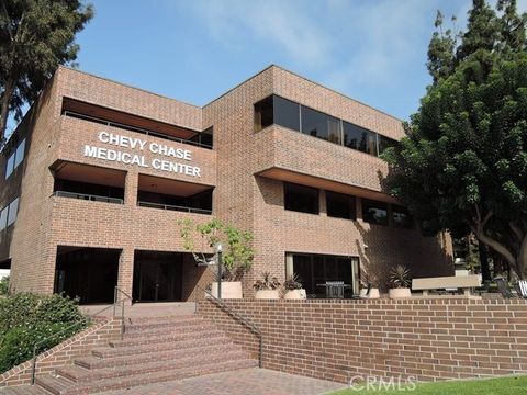 Photo of 1577 E Chevy Chase Drive #200, Glendale, CA 91206 (MLS # GD26052163)