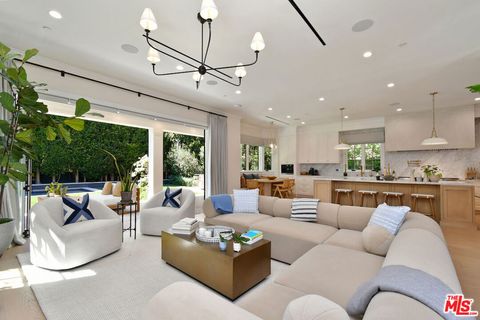 Photo of 416 21st Place, Santa Monica, CA 90402 (MLS # 25612231)
