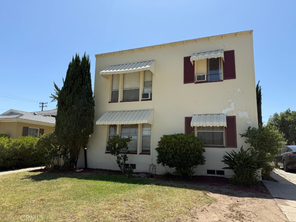 Location, Location, Location!
When it comes to residential income properties, nothing is more important than a prime location—and this one delivers!
Just steps from Valley Blvd, this well-maintained 4-unit property offers exceptional convenience, strong rental demand, and impressive cash flow potential. 3 units: 3 bedrooms + 2 bathrooms. 1 unit: 3 bedrooms + 1 bathroom. CAP Rate: 5.2%. Market CAP Rate: 6.75%