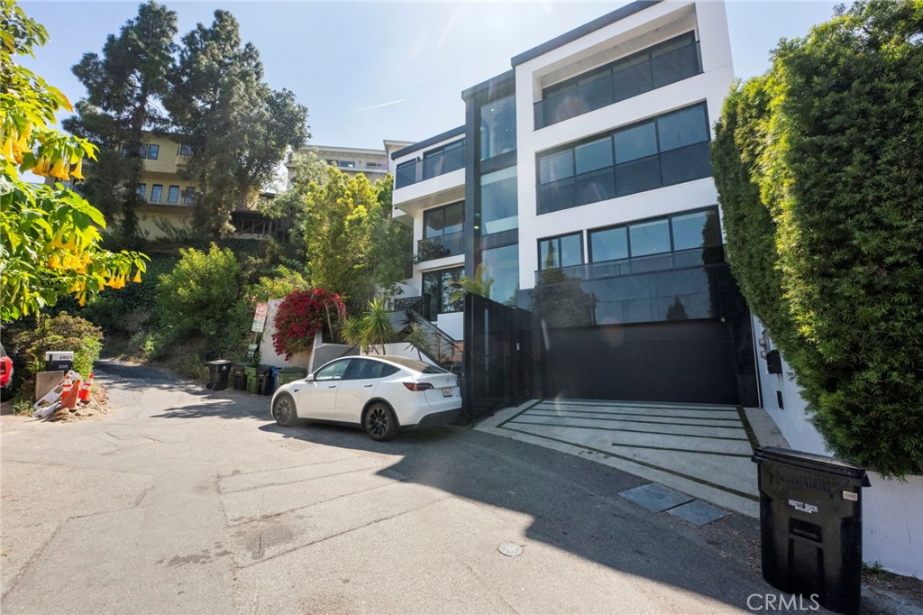 2033 Glencoe