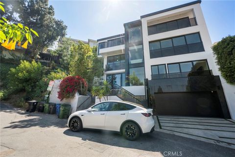 Photo of 2033 Glencoe WAY, Los Angeles, CA 90068 (MLS # AR26101702)