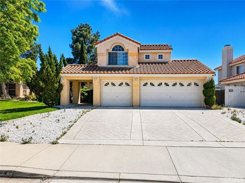 Photo of 6044 Catalina Ln, Palmdale, CA 93552 (MLS # CV26093201)