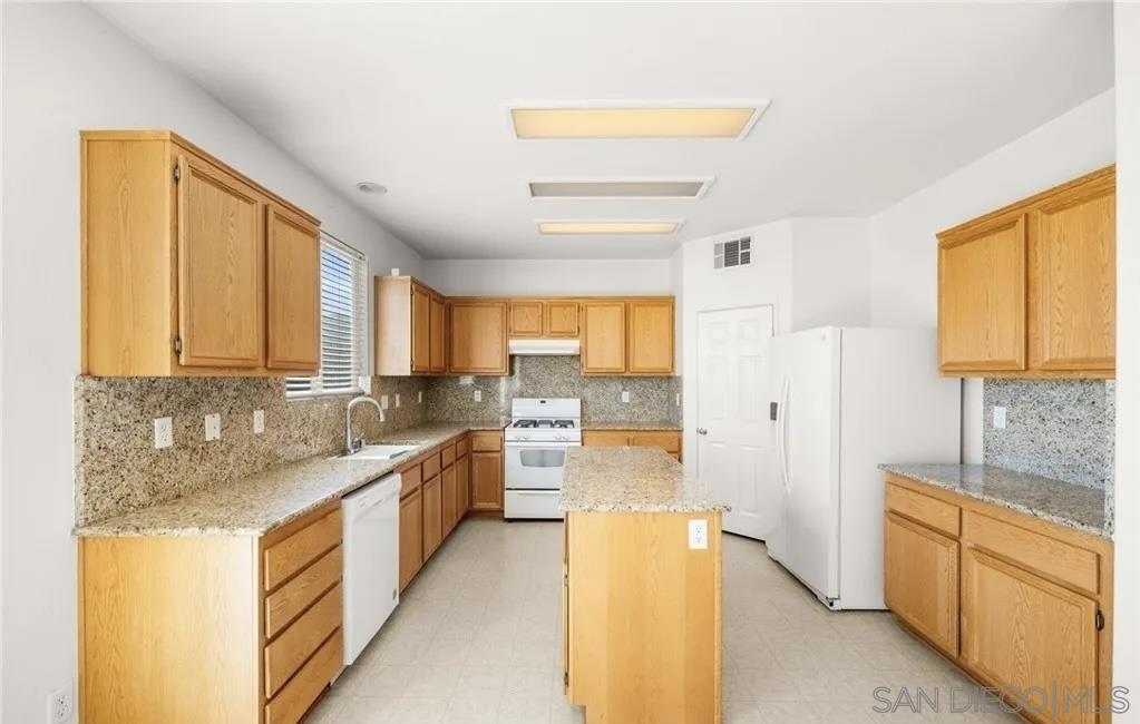 46197 Via La Tranquila