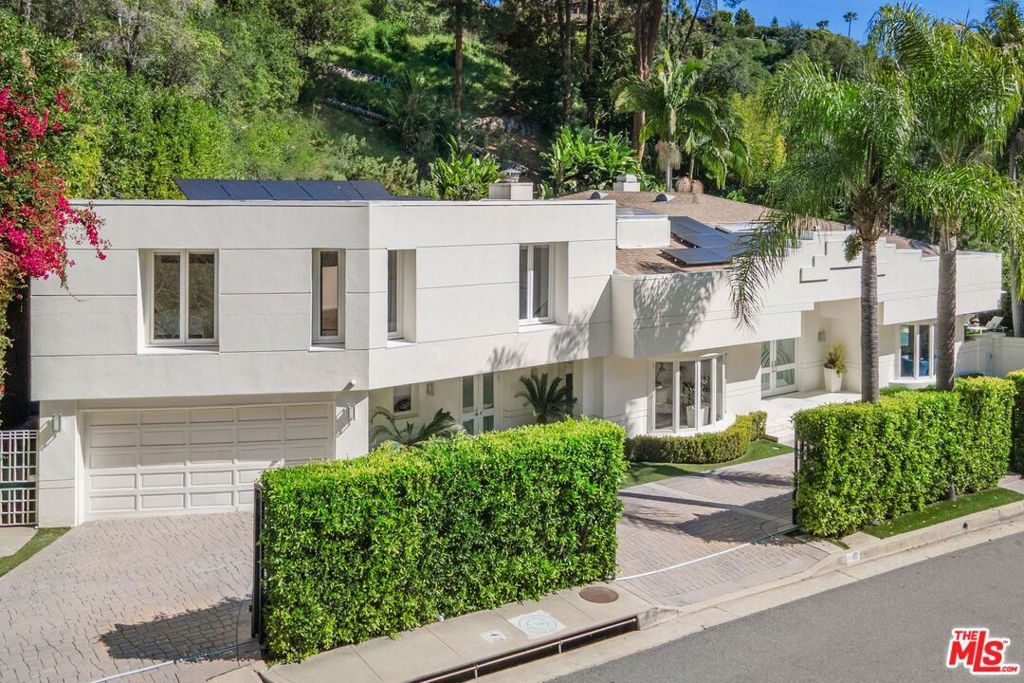 Photo of 1166 San Ysidro Drive, Beverly Hills, CA 90210 (MLS # 26657533)