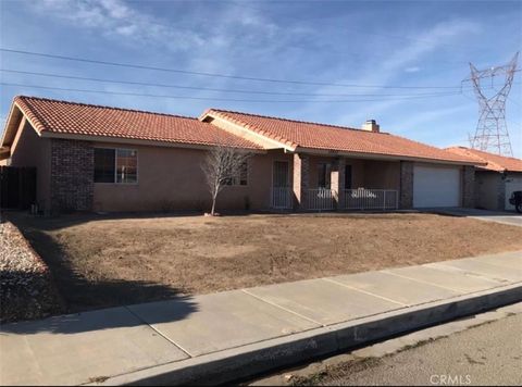 Photo of 12422 12422 San Ysidro St, Victorville, CA 92392 (MLS # HD25230557)