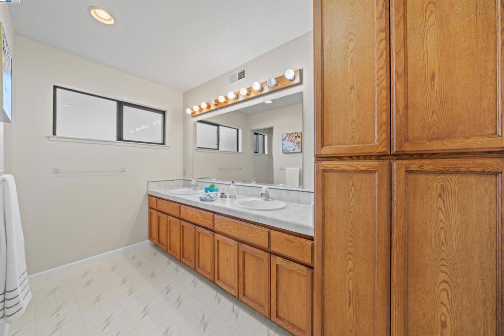 CENTERVILLE - Residential