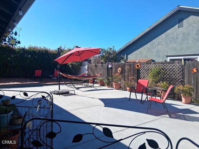 8582 Hollister Street