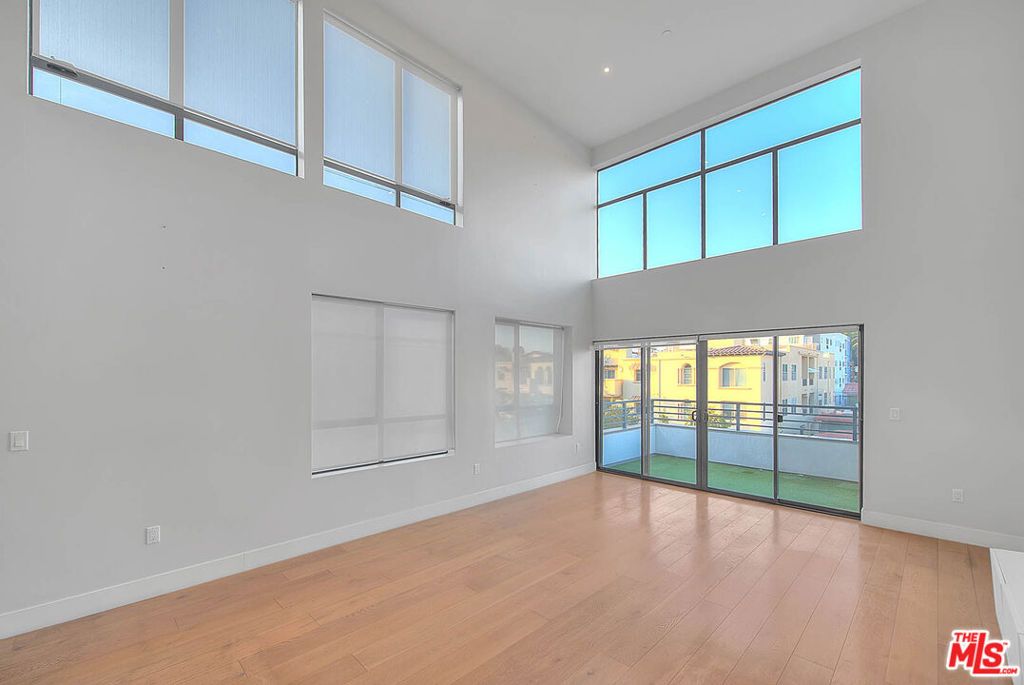 Photo of 5014 Rosewood Avenue #1/2, Los Angeles, CA 90004 (MLS # 25614585)