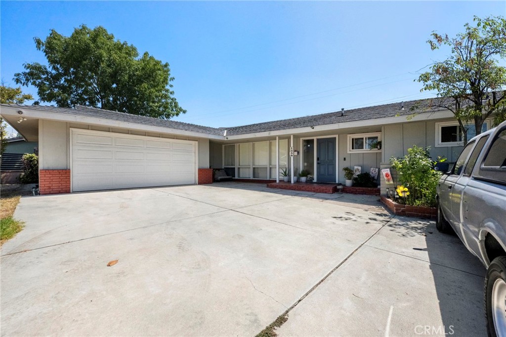 Located in near shopping and many all levels of schools. This beautiful 4 bedroom and 3 bath home has a den next to the family room. There's also another bedroom with bath in the back. Great place to start a family and make it your home.
