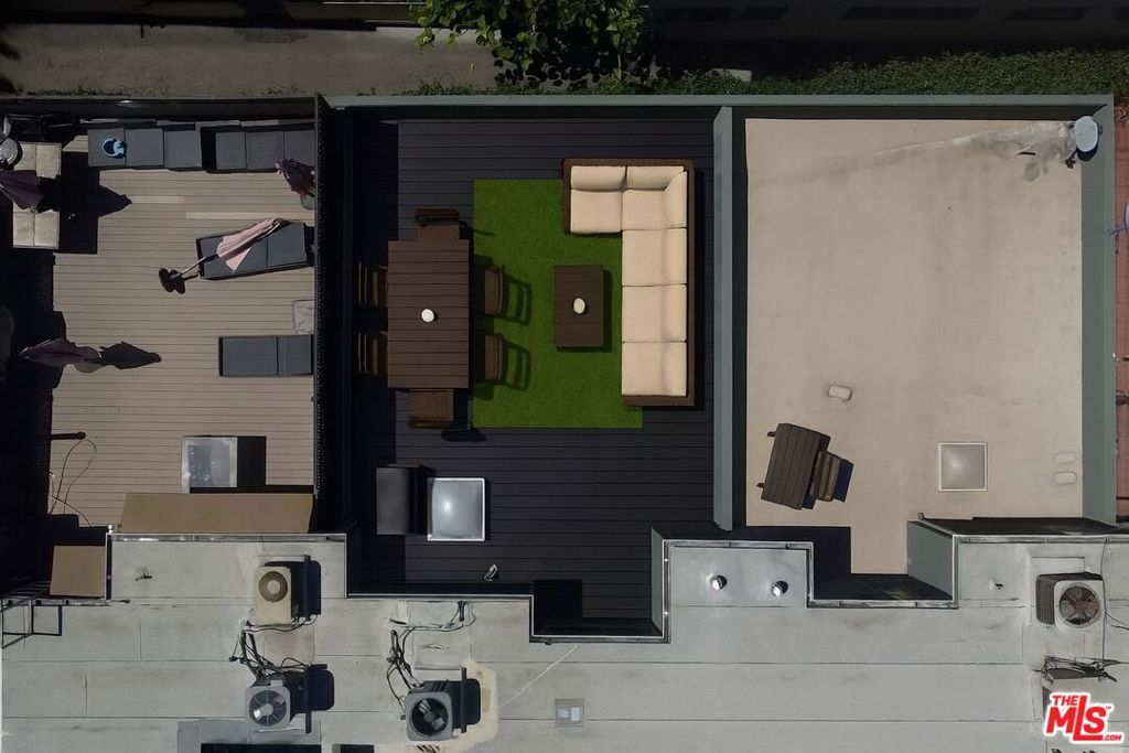 Photo of 14919 Dickens Street #104, Sherman Oaks, CA 91403 (MLS # 25594551)