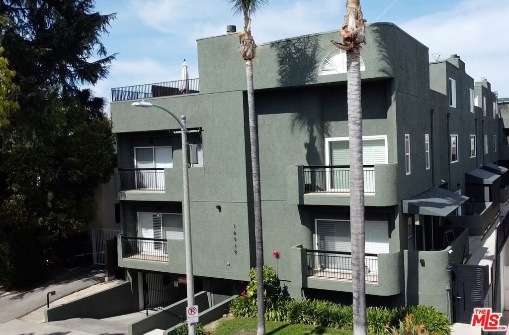 Photo of 14919 Dickens Street #104, Sherman Oaks, CA 91403 (MLS # 25594551)