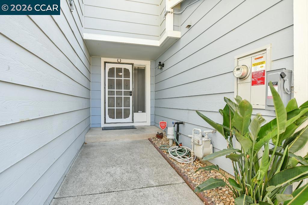 65 Edgewater Pl