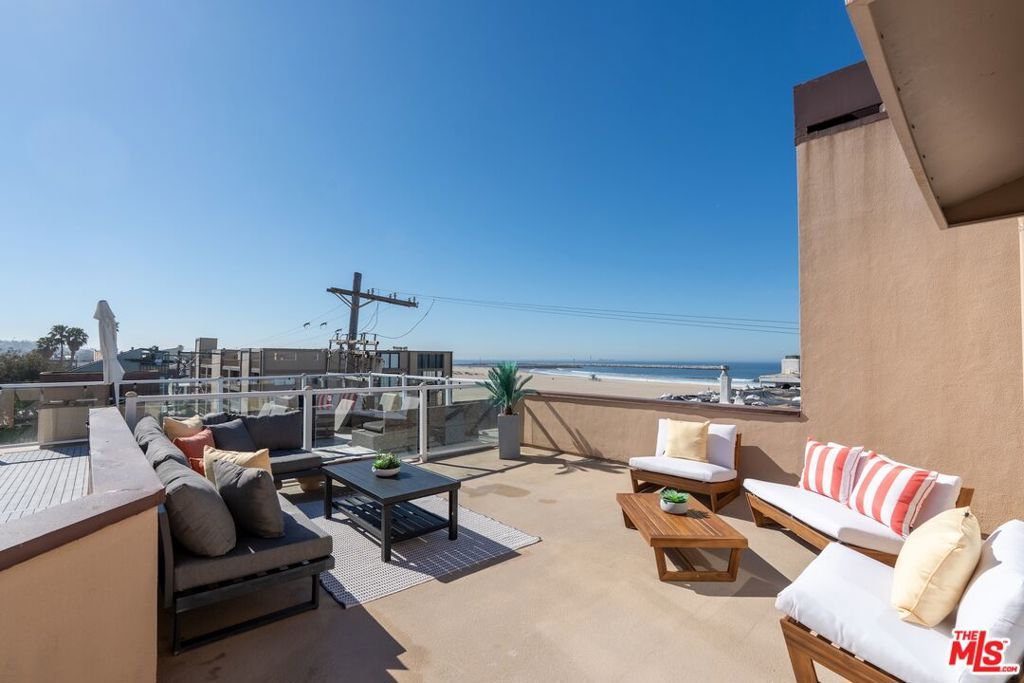 Photo of 16 Quarterdeck Street #301, Marina Del Rey, CA 90292 (MLS # 26663993)