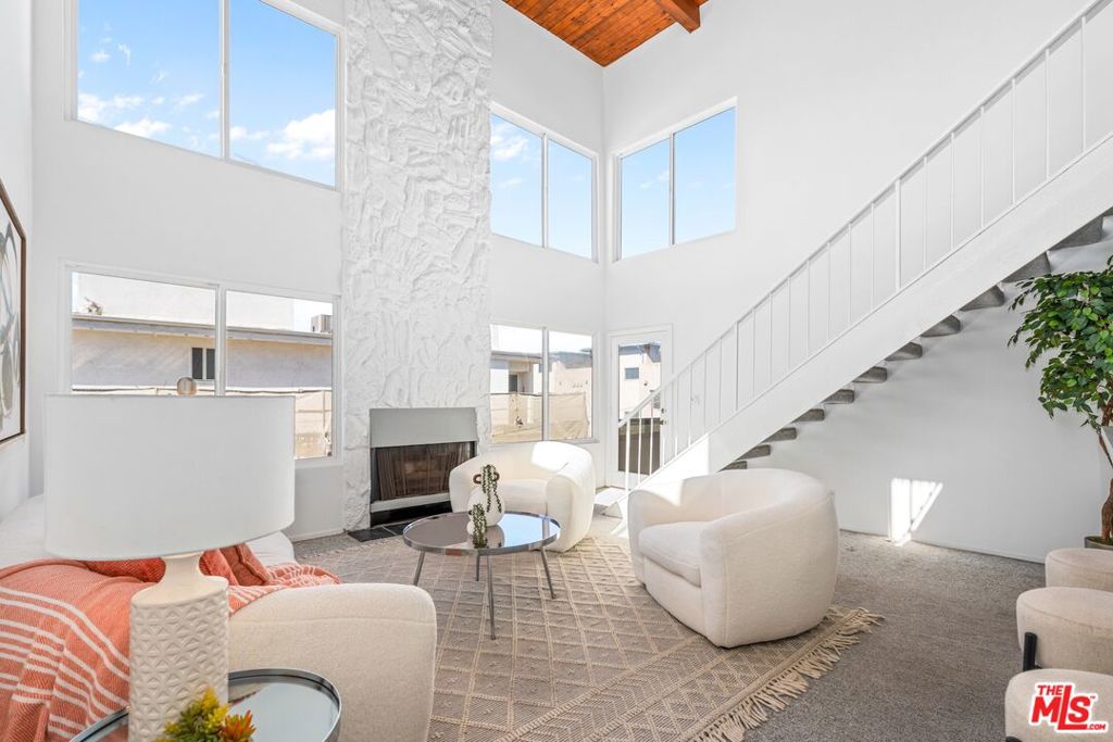 16 Quarterdeck Street 301