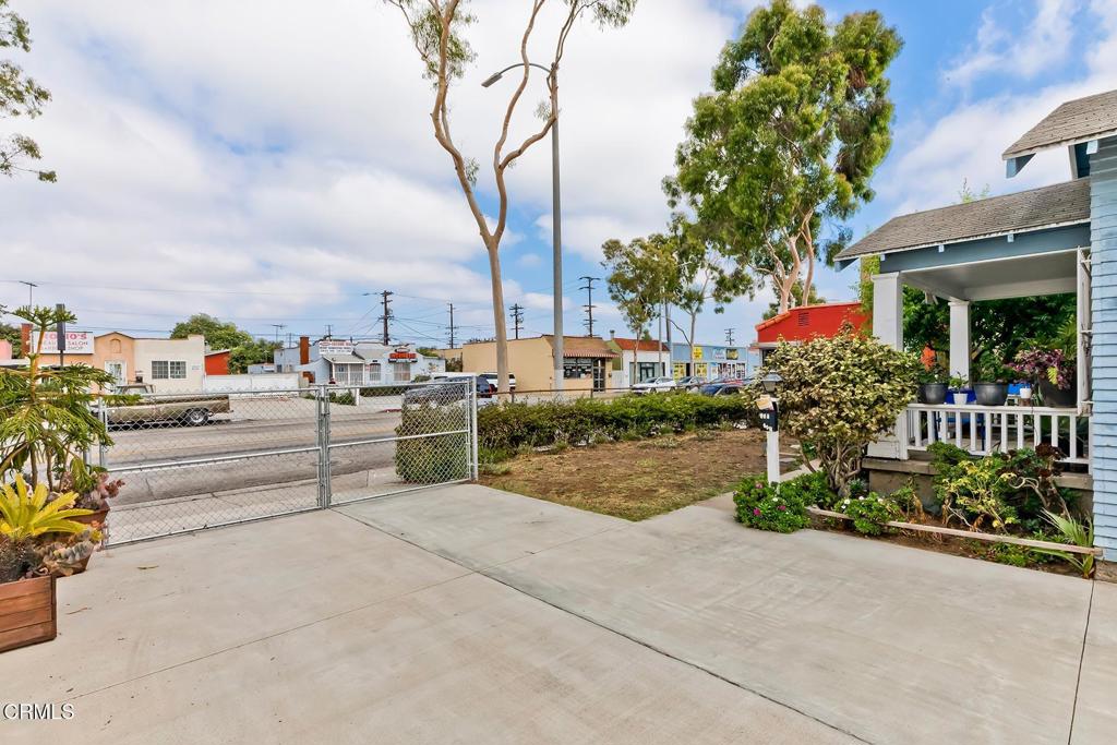 424 W Arbor Vitae Street