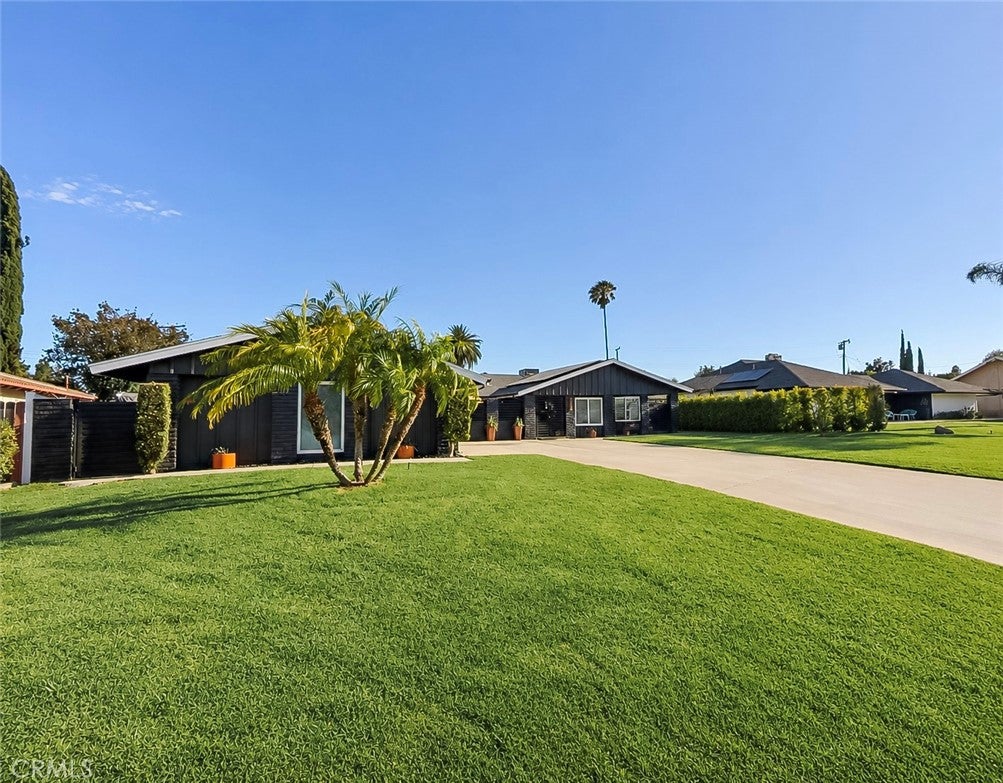 5602 Sycamore