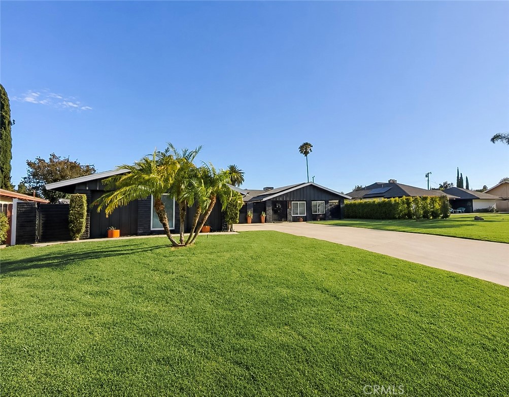 5602 Sycamore