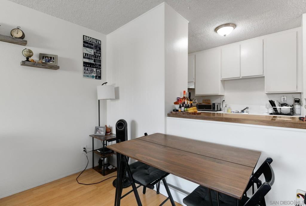 1645 Emerald 1o
