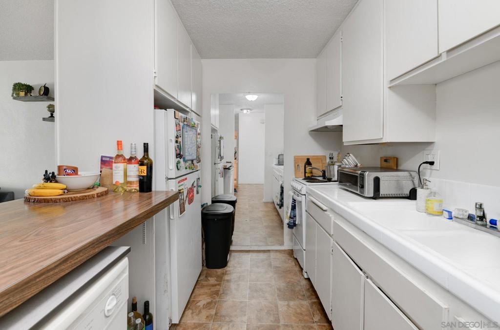 1645 Emerald 1o