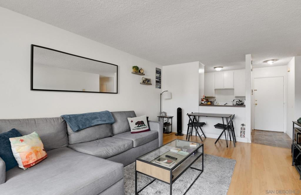 1645 Emerald 1o