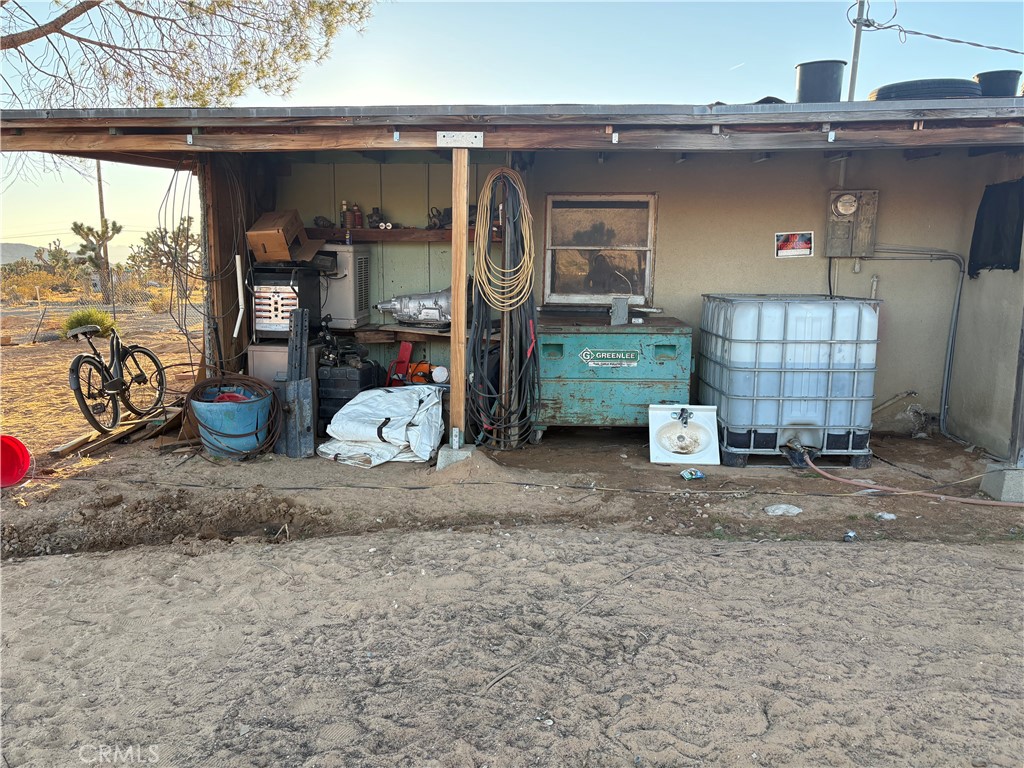 Main image without alt text