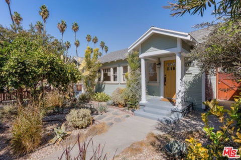 Photo of 2733 W Avenue 30, Los Angeles, CA 90065 (MLS # 26999749)